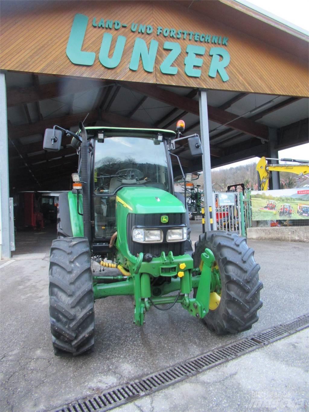 John Deere 5820 トラクター