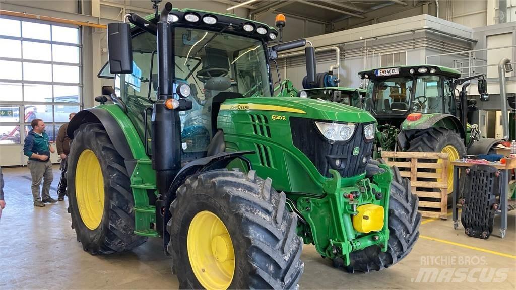 John Deere 6130R トラクター