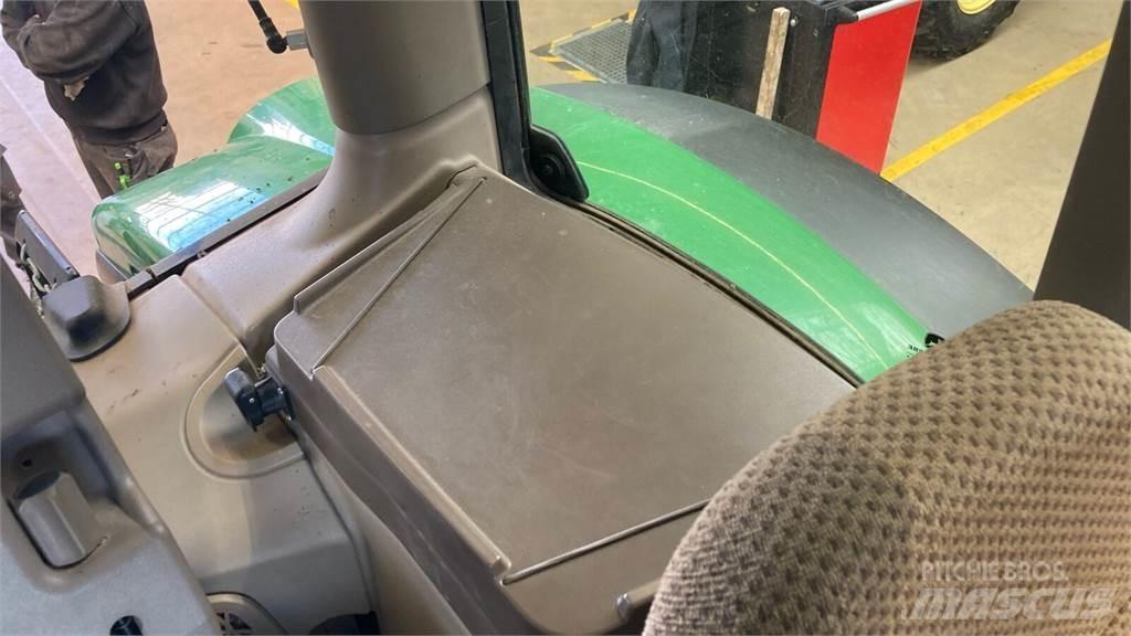 John Deere 6130R トラクター