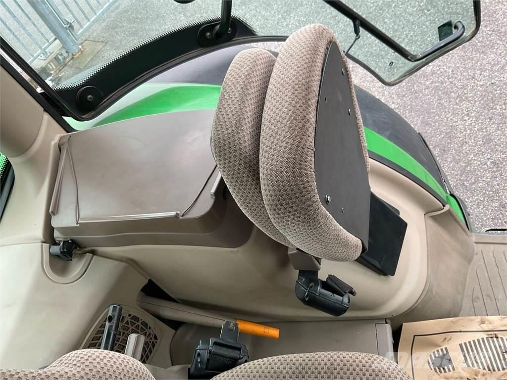 John Deere 6210R トラクター