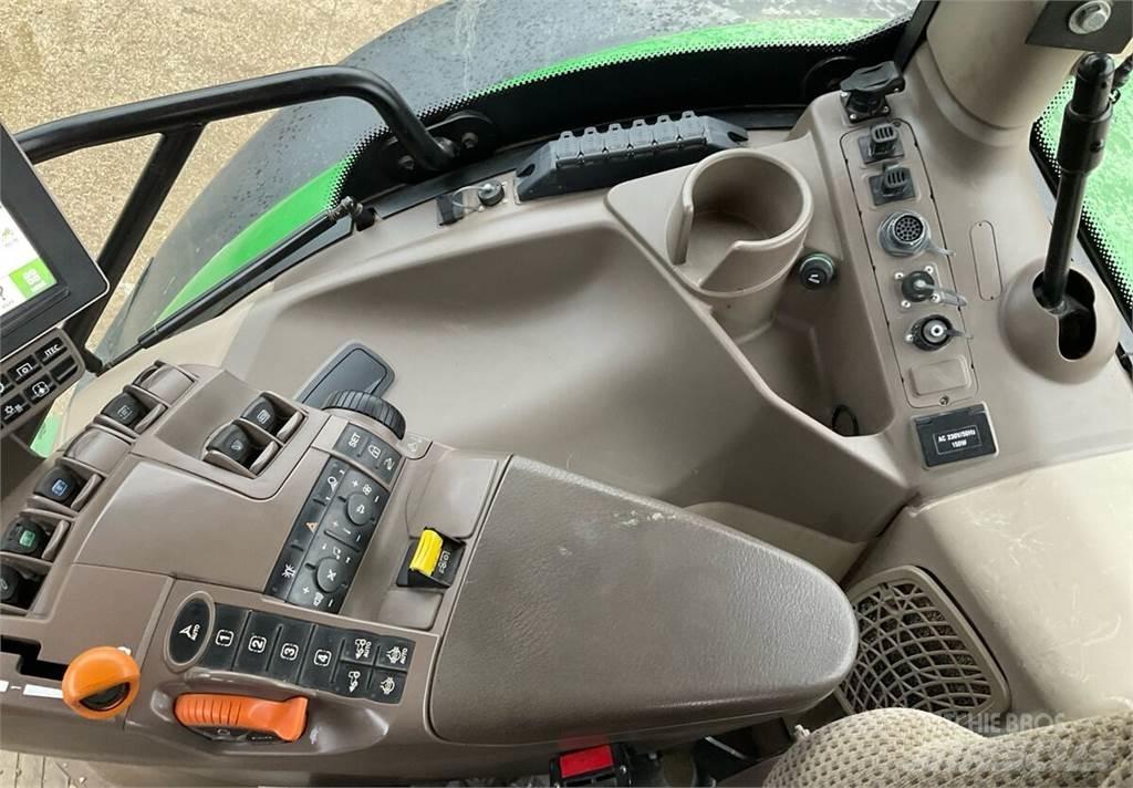 John Deere 6215R トラクター