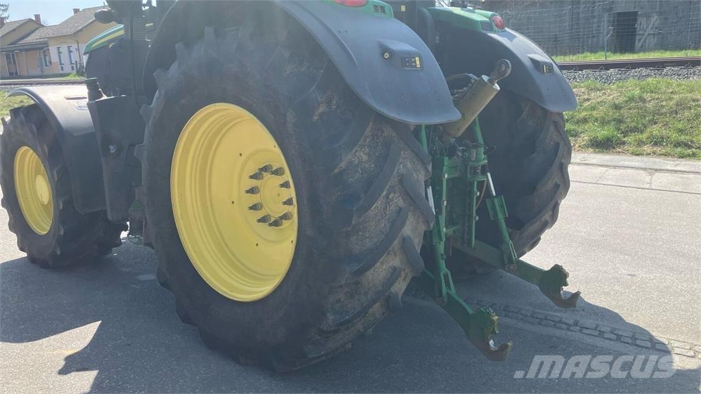 John Deere 6250R トラクター