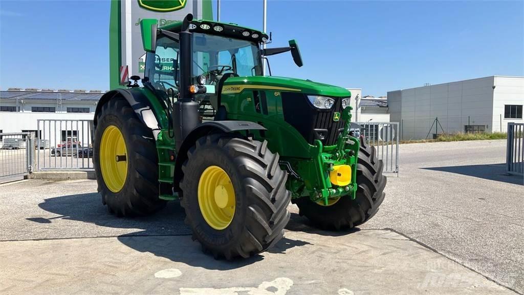 John Deere 6R 215 トラクター