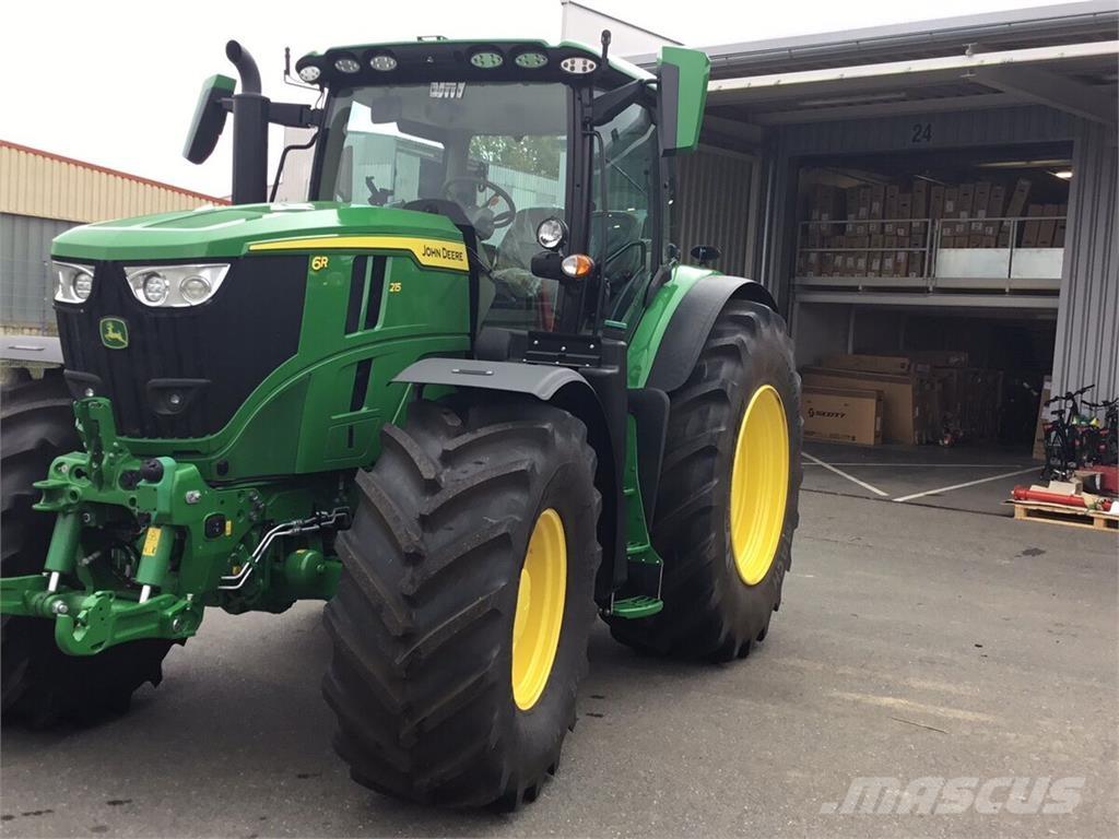 John Deere 6R215 トラクター