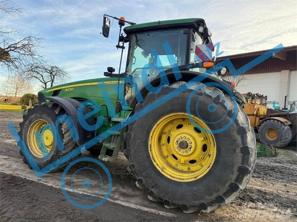 John Deere 8230 トラクター