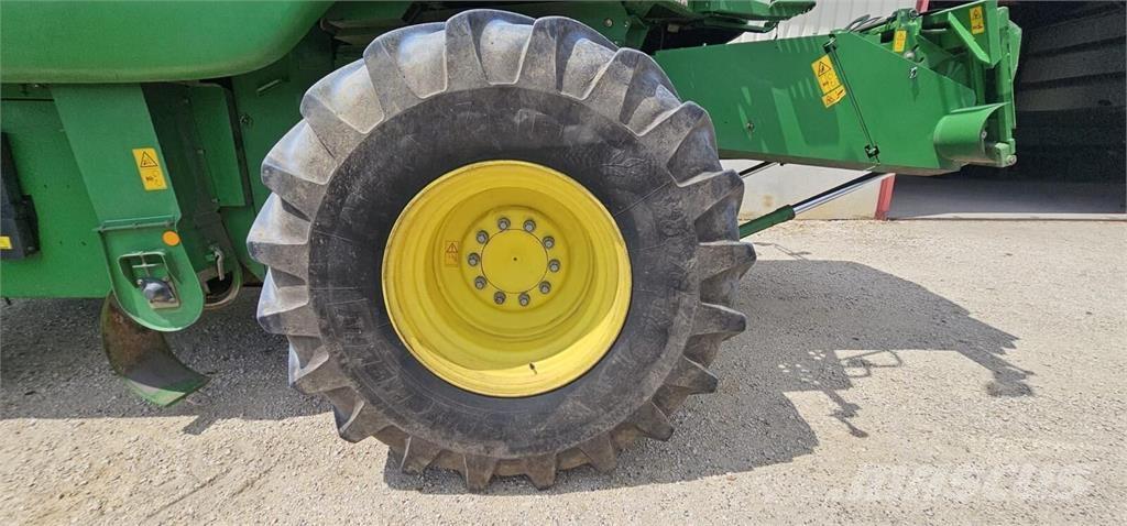 John Deere T550 コンバイン
