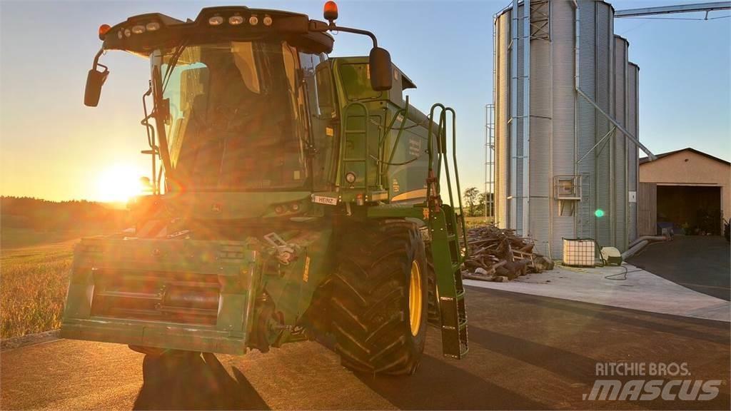 John Deere T550 HM コンバイン
