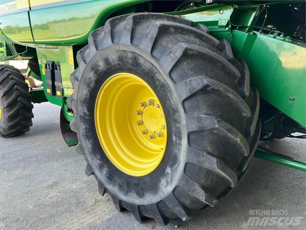 John Deere T560HM コンバイン