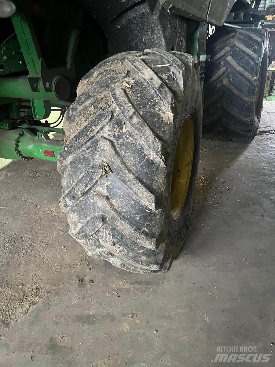 John Deere T670 コンバイン