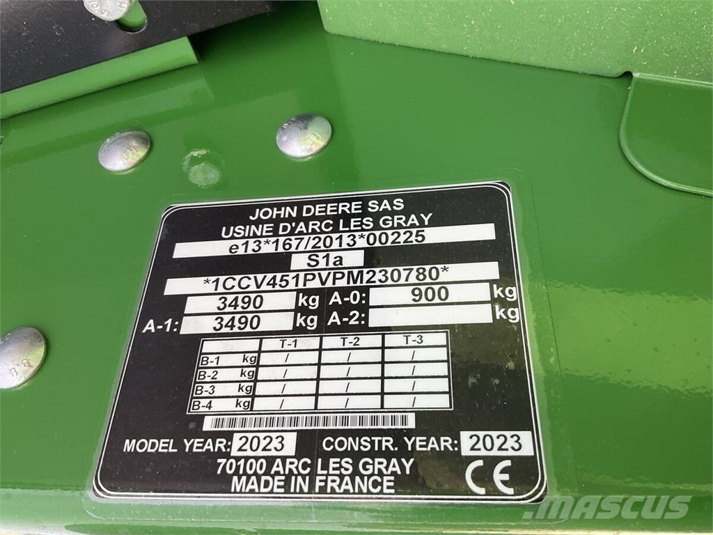 John Deere V451 M ラウンドベーラー