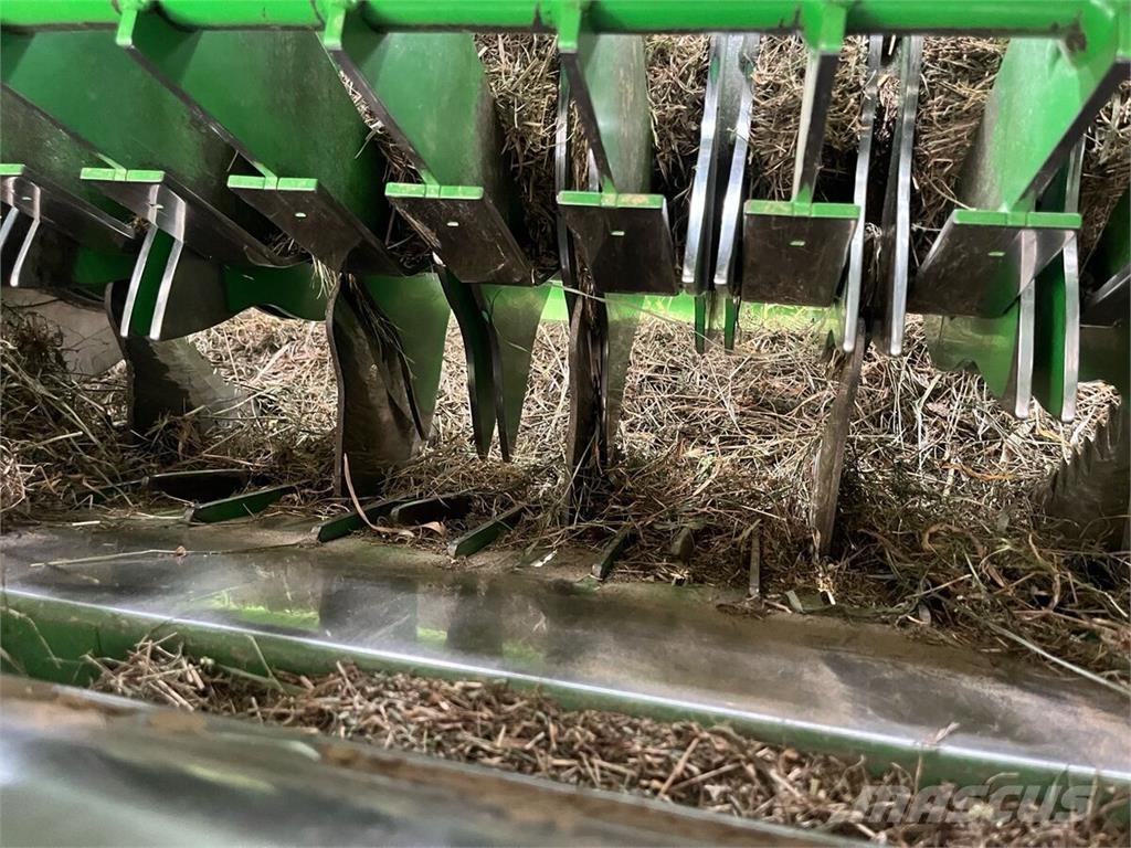 John Deere V451R ラウンドベーラー