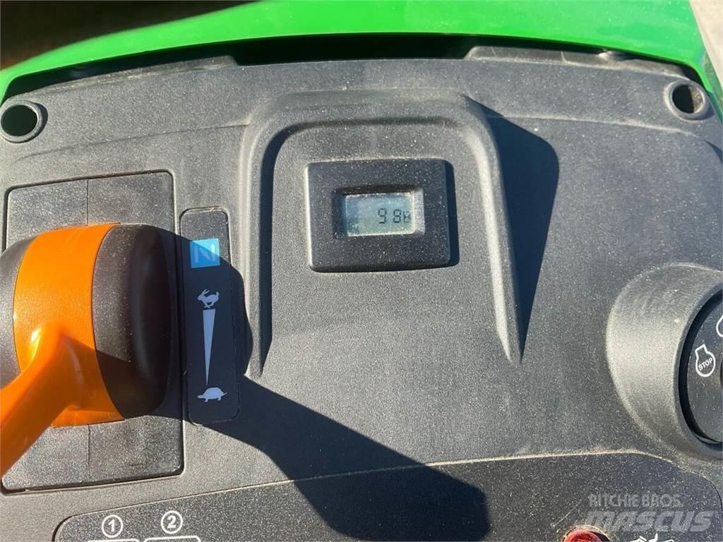 John Deere X167R グランド整備機械-その他