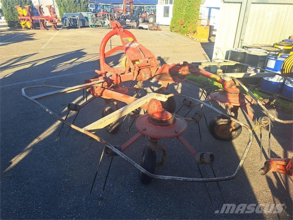 Kuhn 4 Kreisel テッダー・テッダーレーキ