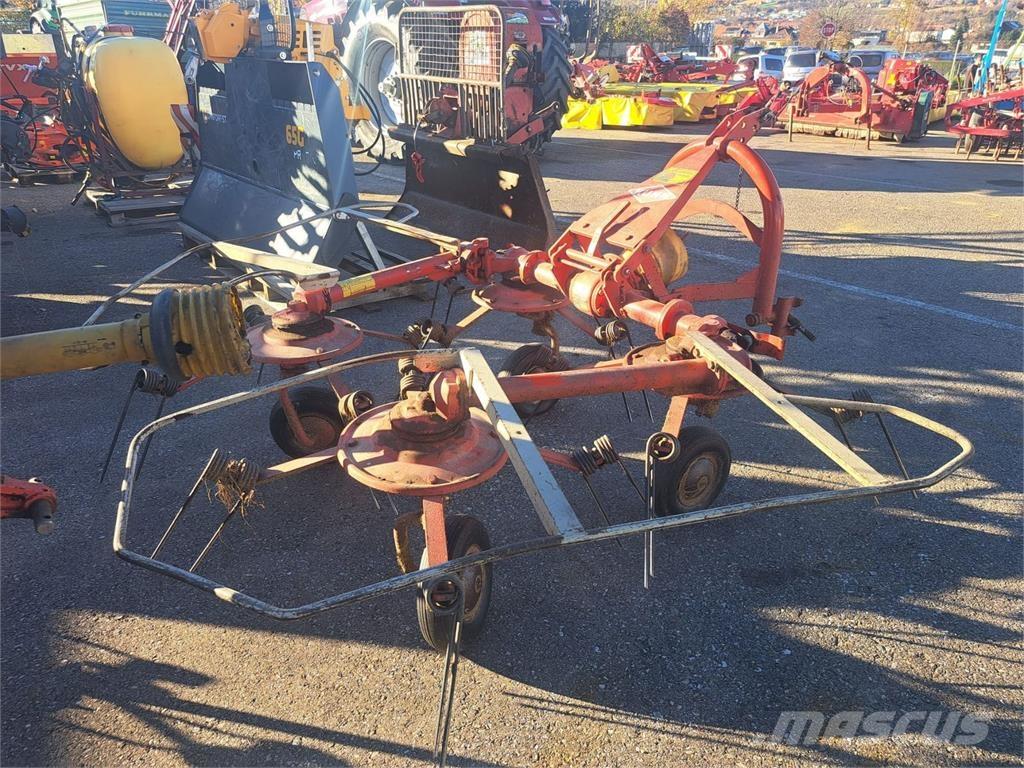 Kuhn 4 Kreisel テッダー・テッダーレーキ