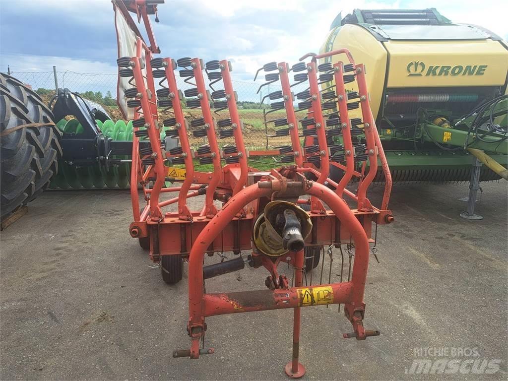 Kuhn GA 4121 GM スワーサー・ウインドローア