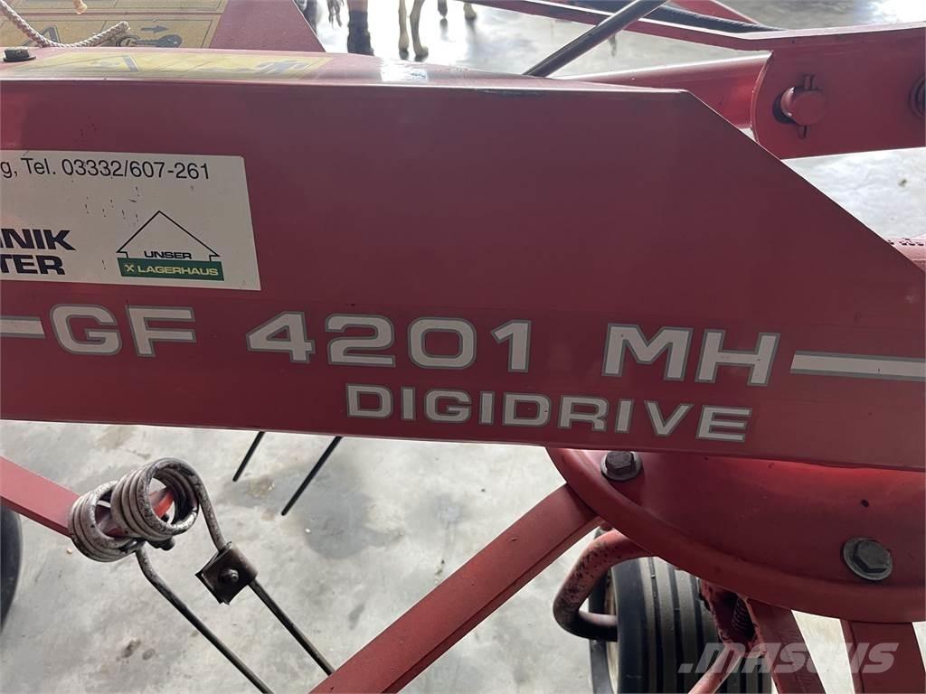 Kuhn GF 4201 MH テッダー・テッダーレーキ