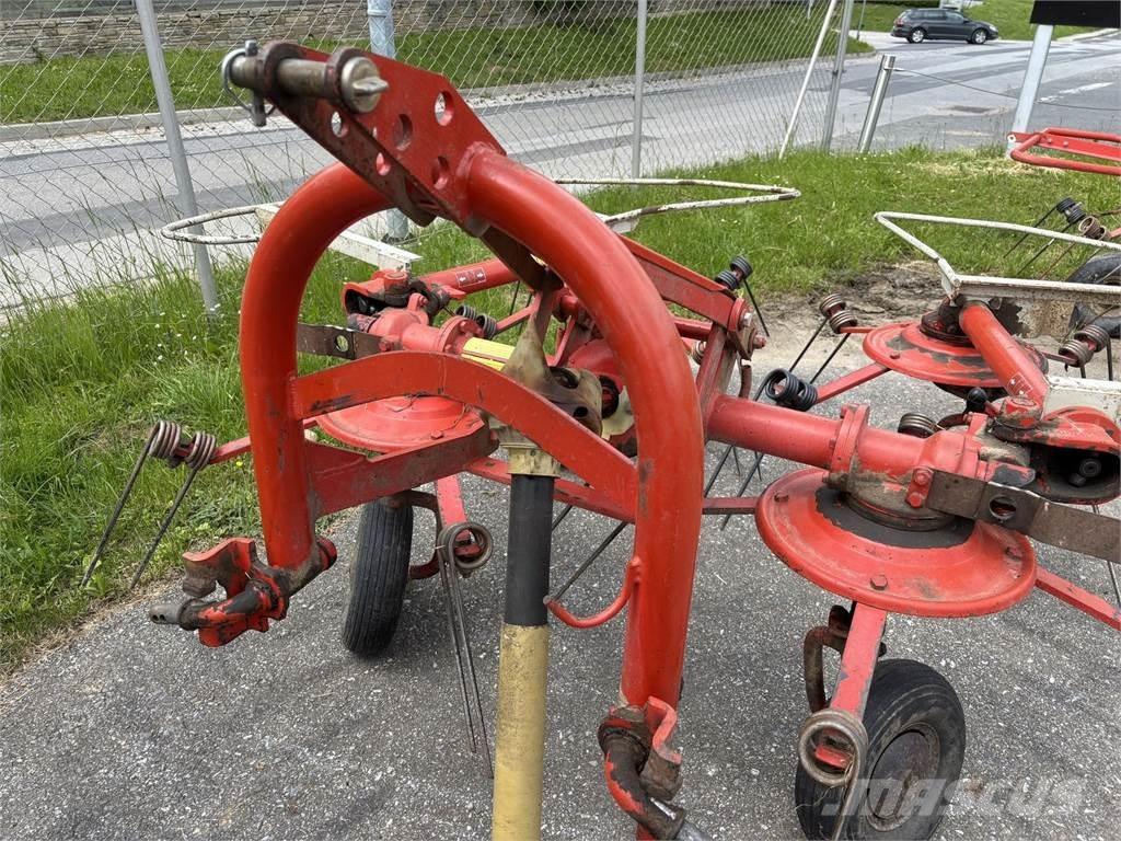 Kuhn GF 440 P テッダー・テッダーレーキ