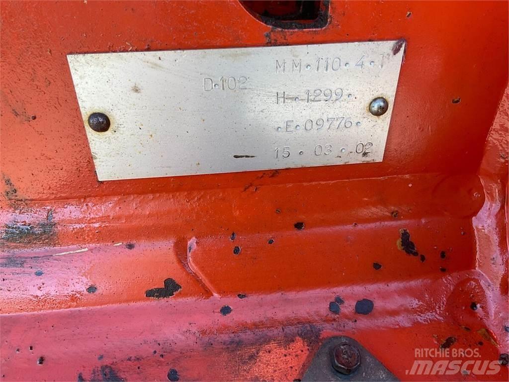 Kuhn MM 110 4T コンベンショナルプラウ