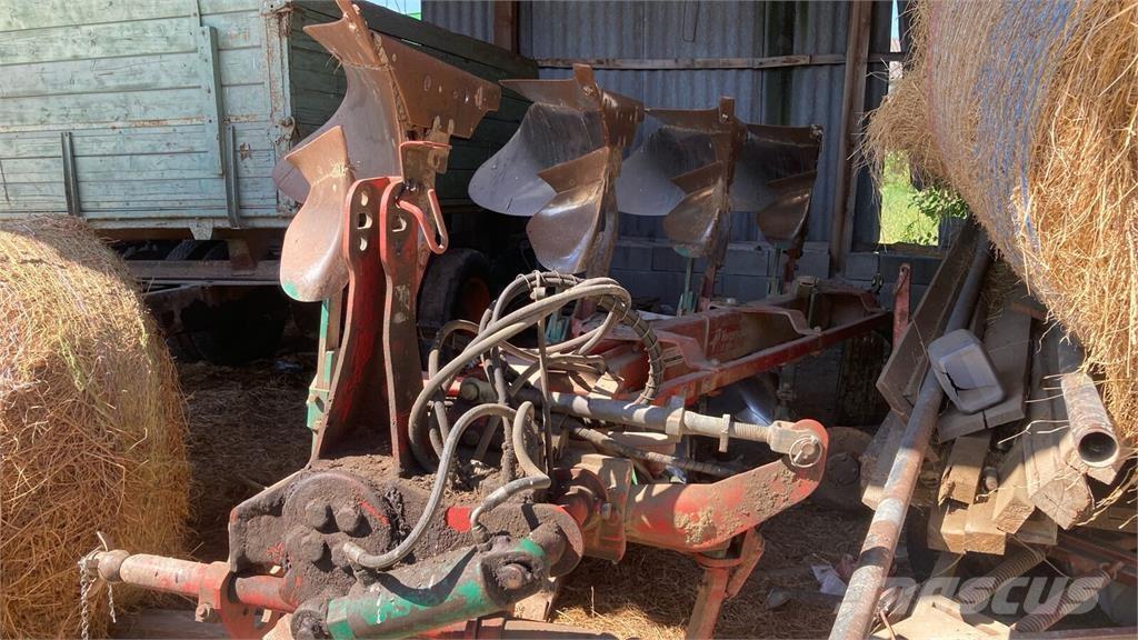 Kverneland LB 100 コンベンショナルプラウ