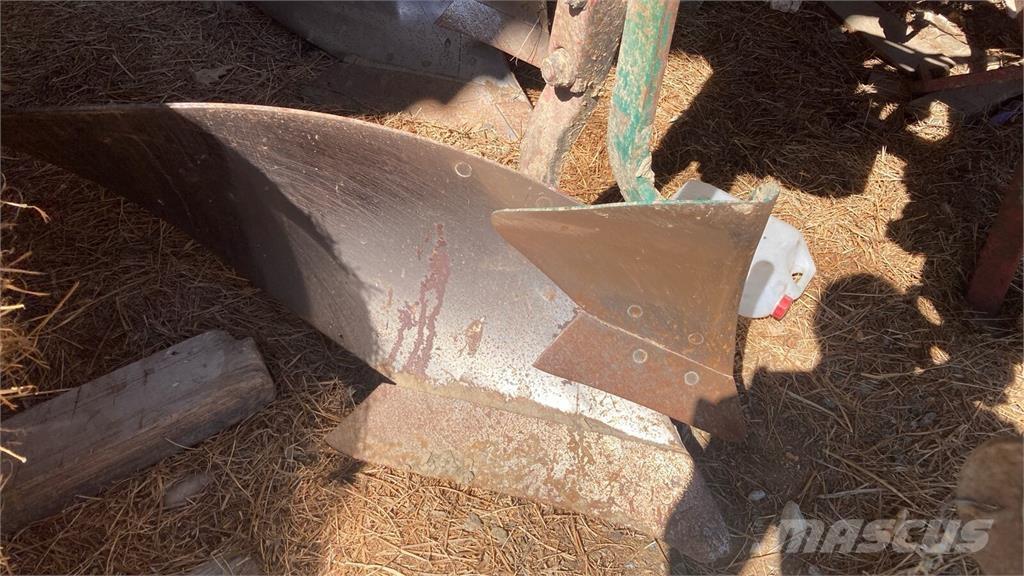 Kverneland LB 100 コンベンショナルプラウ