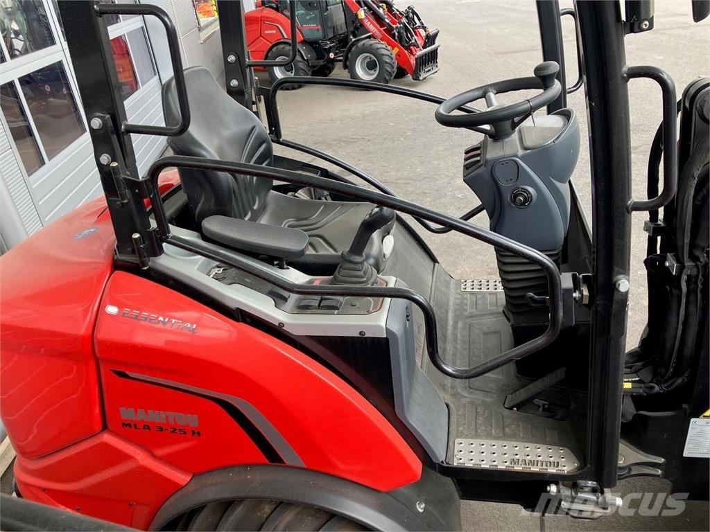 Manitou MLA 3-25 フロントローダーとディガー