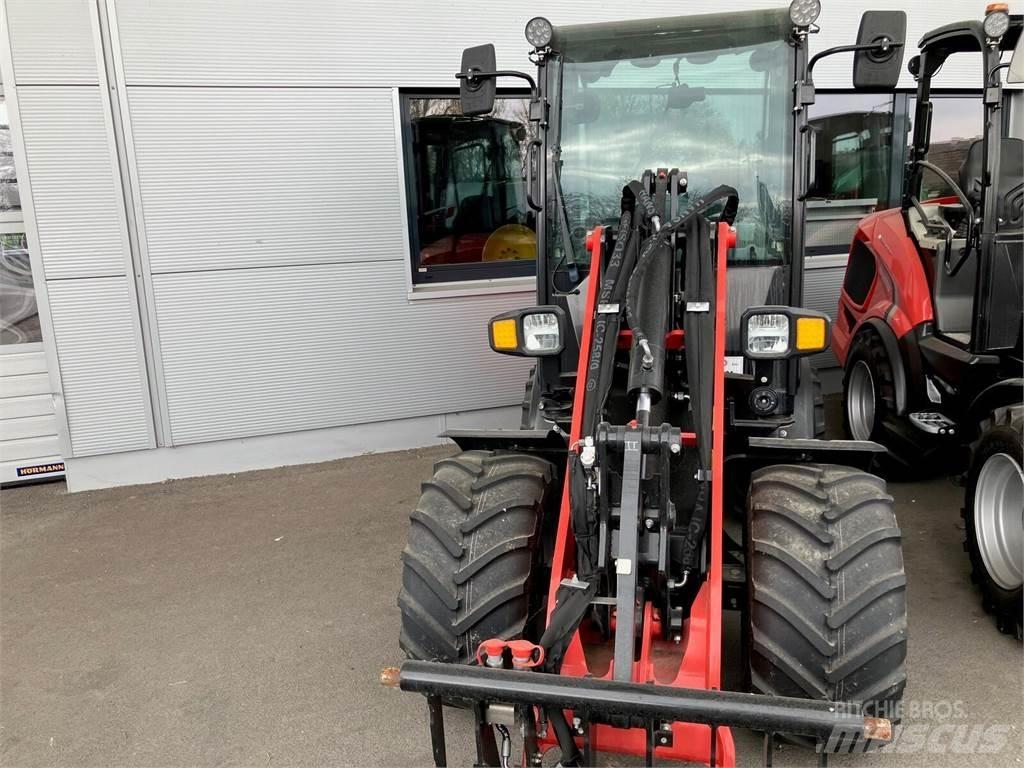 Manitou MLA 4-50 フロントローダーとディガー