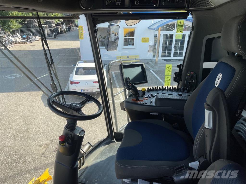 New Holland CX 7.90 コンバイン