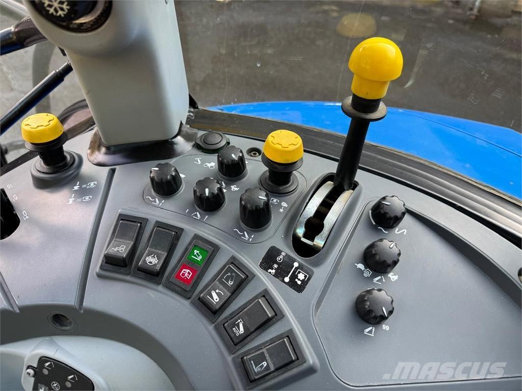 New Holland T4.115 トラクター