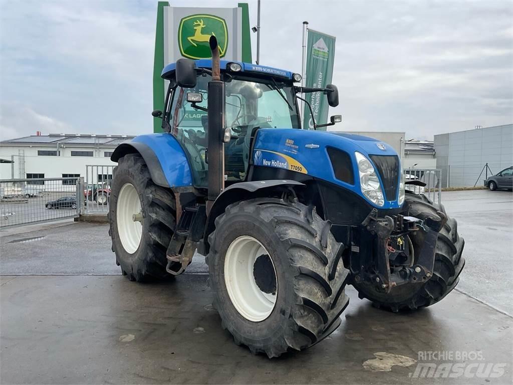 New Holland T7050 トラクター