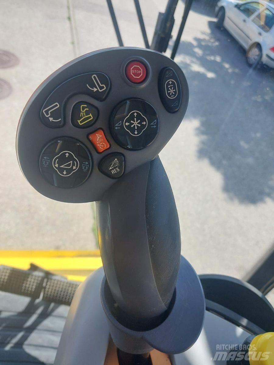 New Holland TC5070 コンバイン