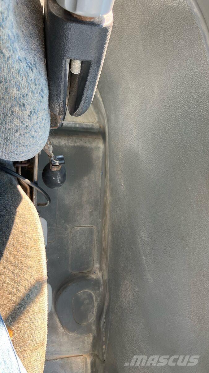 New Holland TL 80 トラクター