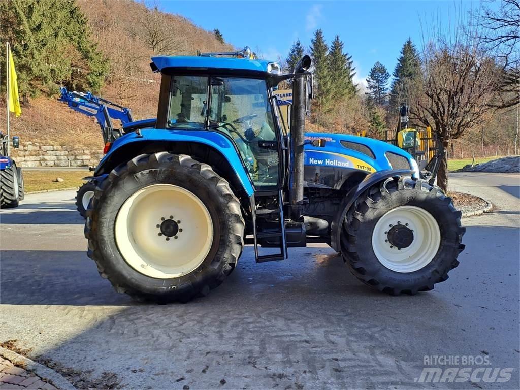 New Holland TVT 190 トラクター