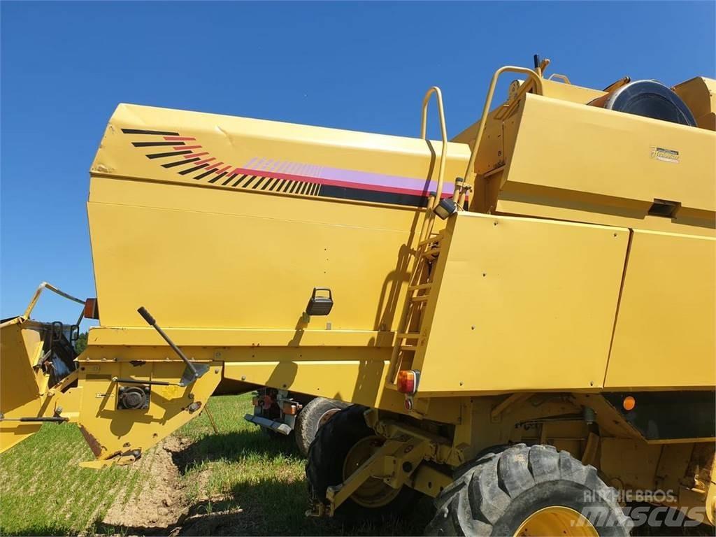 New Holland TX 65 コンバイン