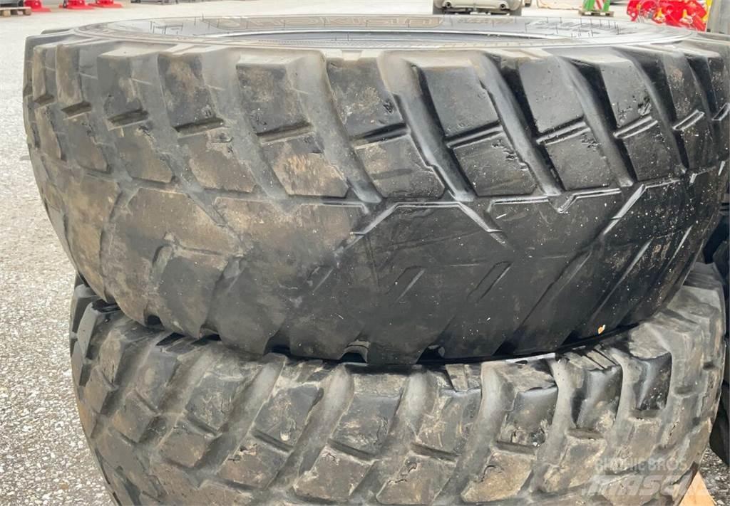 Nokian TRI 2 タイヤ、ホイル、リム