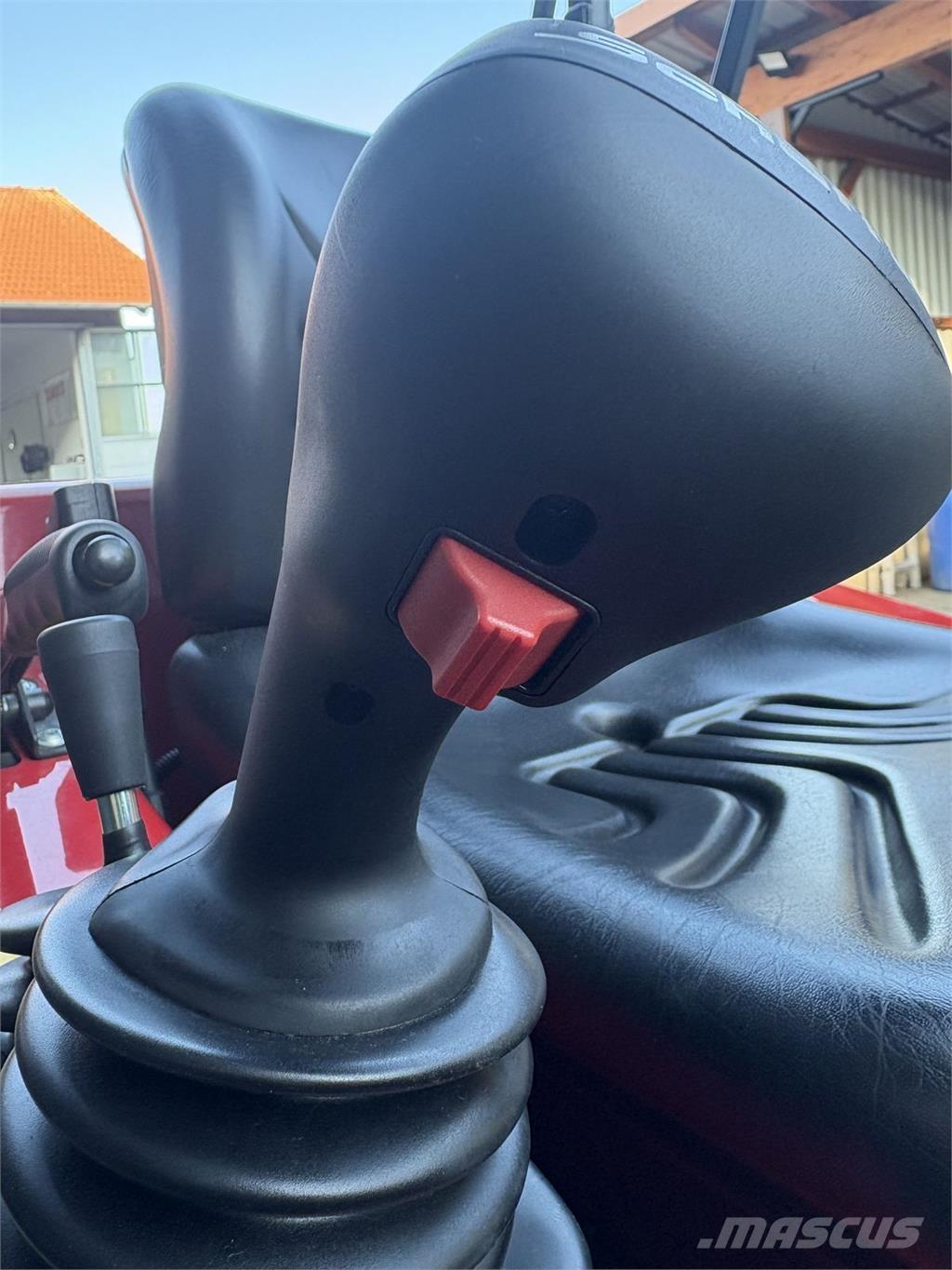 Schäffer 2630 フロントローダーとディガー