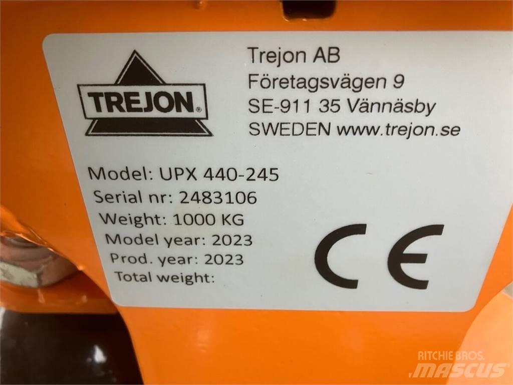 Trejon UPX 440-245 その他道路と除雪の機械