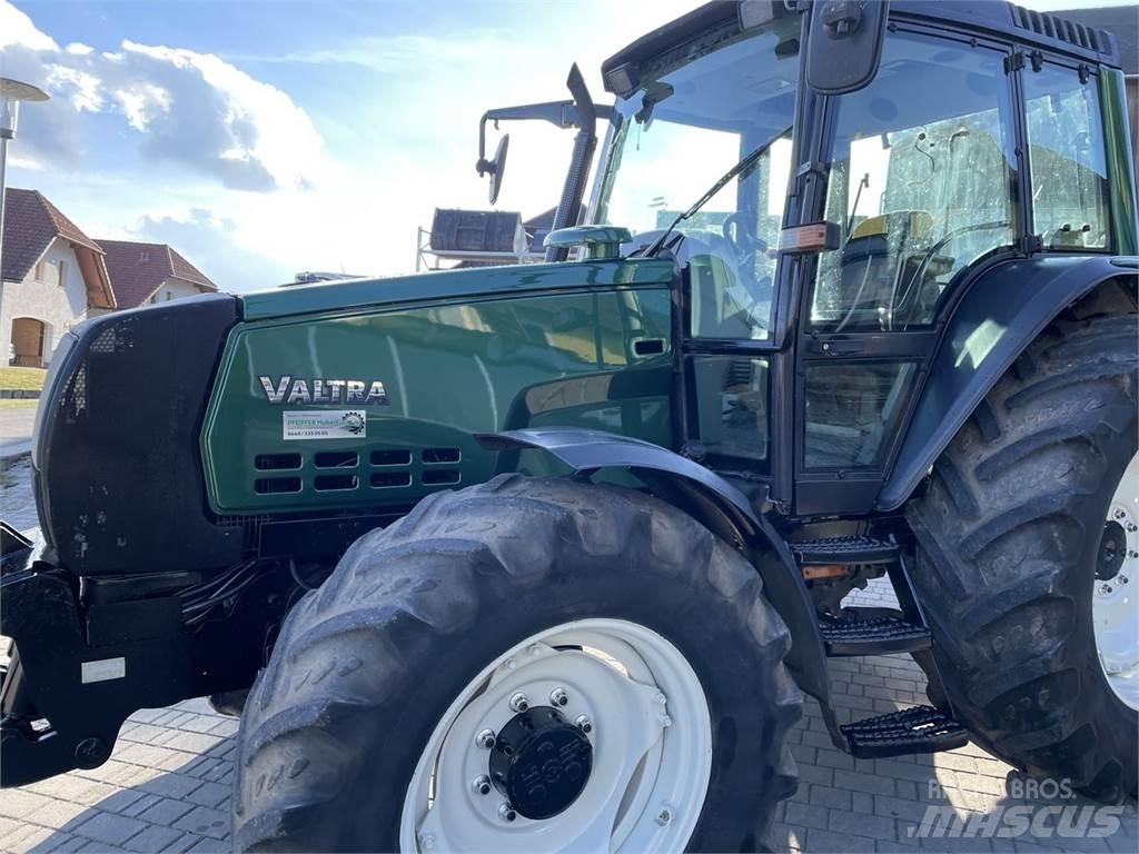 Valtra 6850 HiTech トラクター