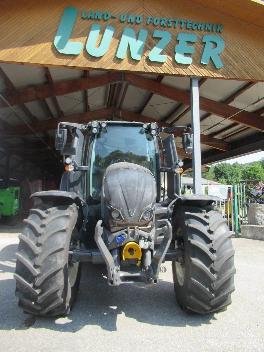 Valtra N134 (Stufe V) トラクター