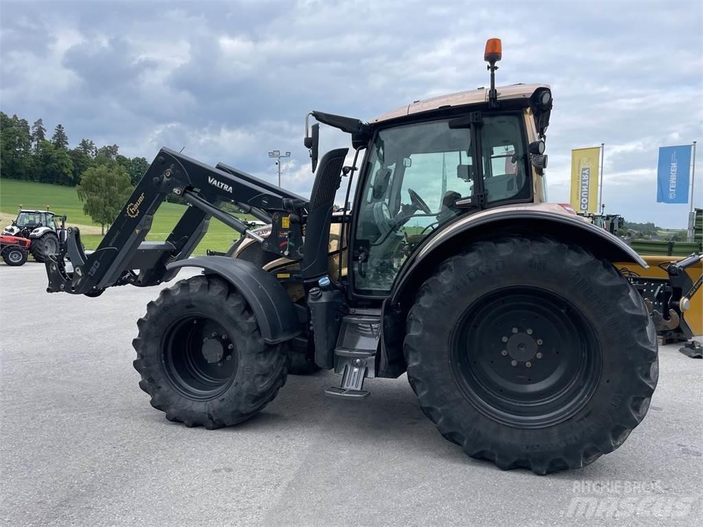 Valtra N174 HiTech トラクター