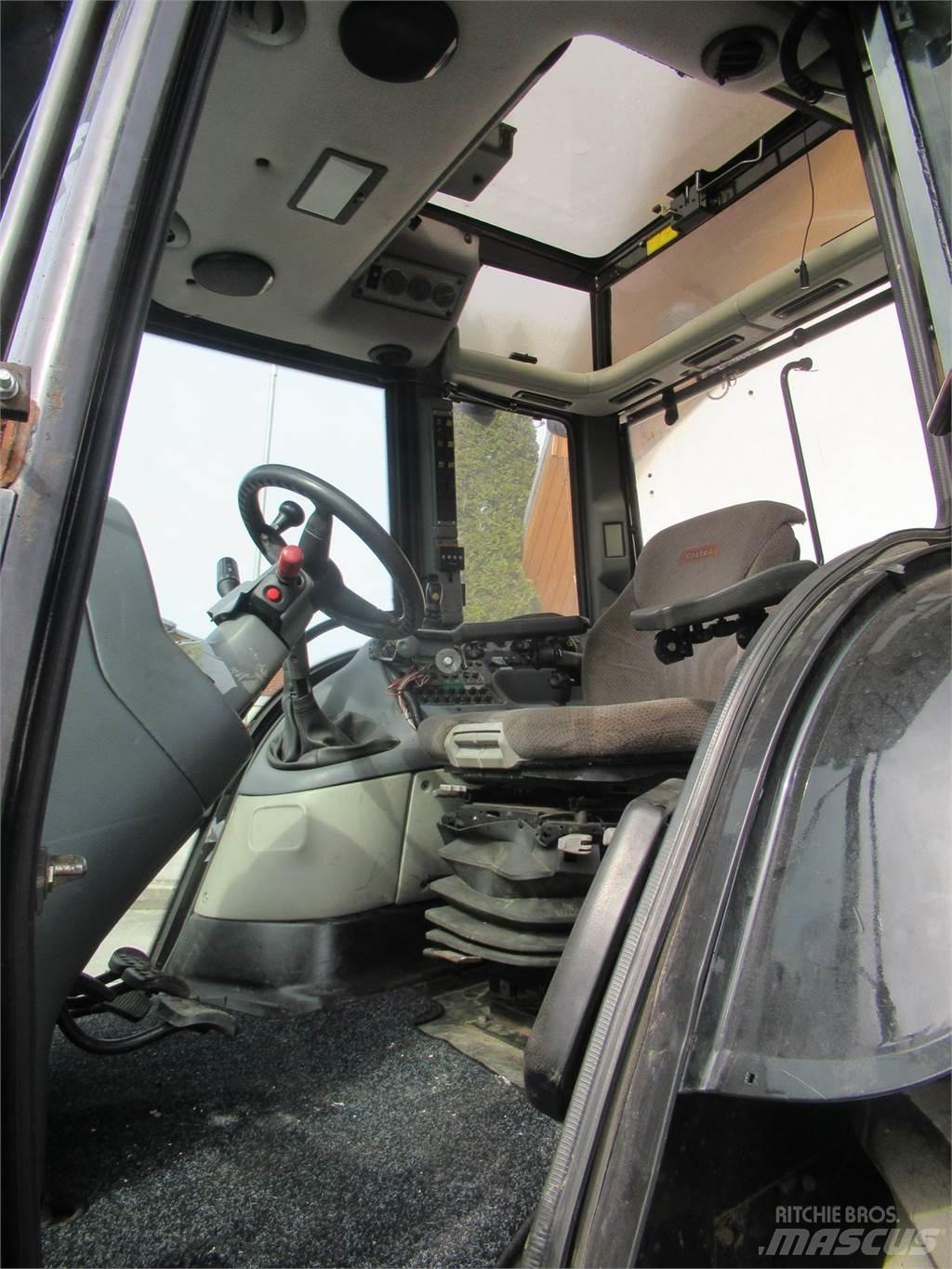 Valtra XM 130 トラクター