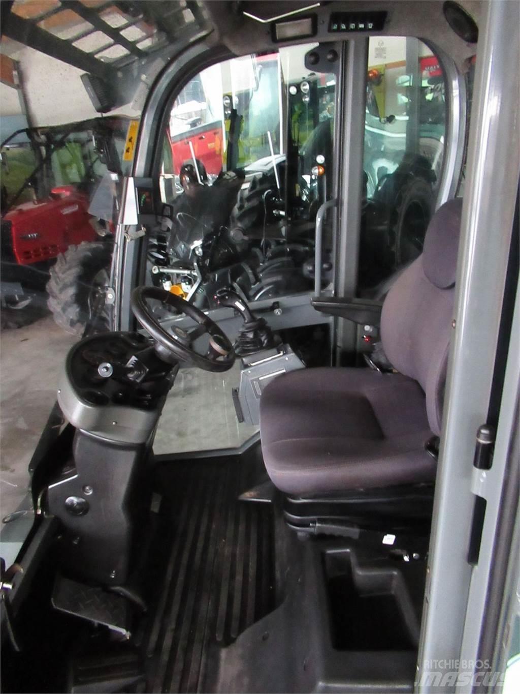 Weidemann 3070 CX60 フロントローダーとディガー