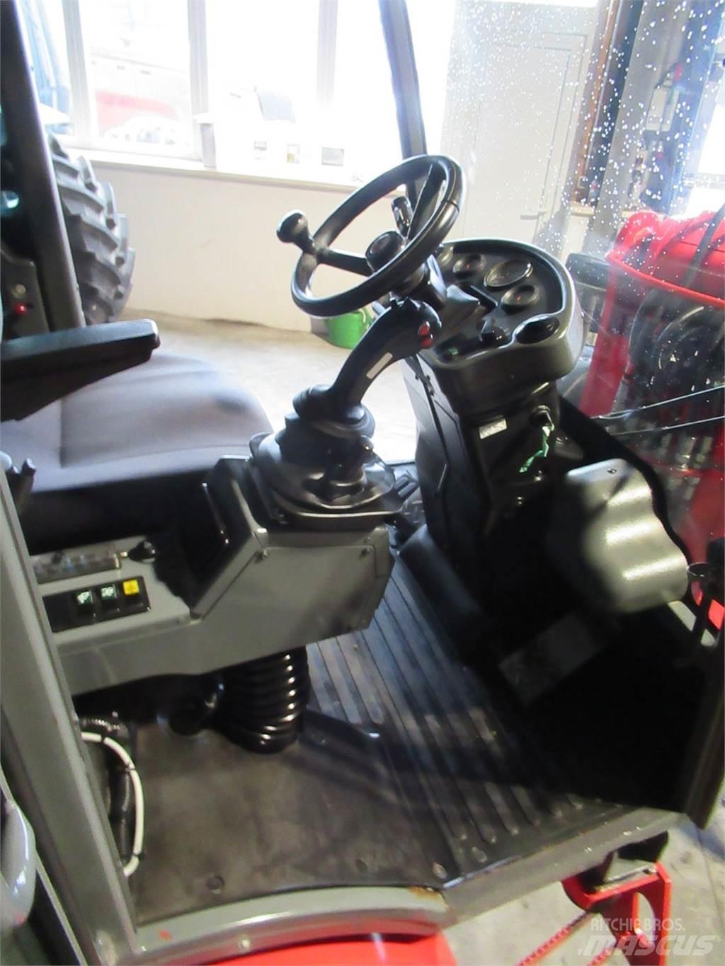 Weidemann 3070 CX60 フロントローダーとディガー