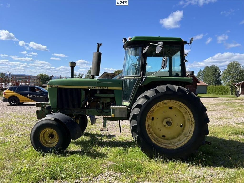 John Deere 4230 トラクター