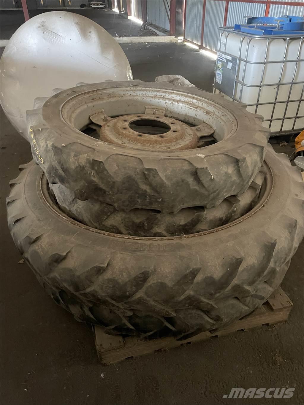  SLITNA CASE タイヤ、ホイル、リム