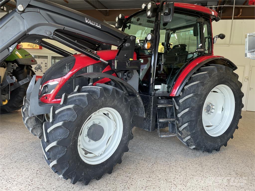 Valtra 135LH トラクター
