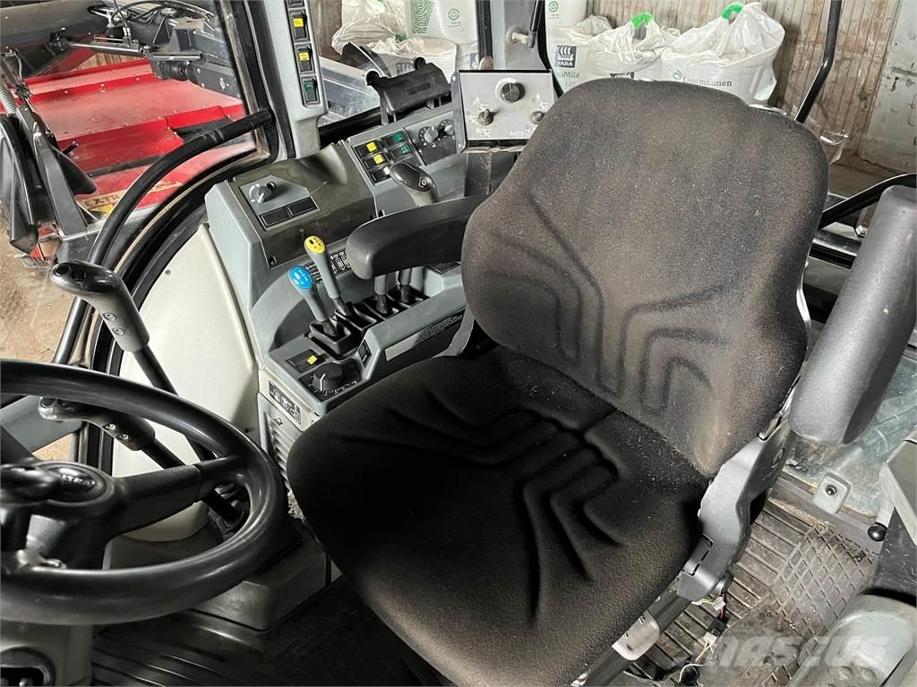 Valtra 170CH トラクター