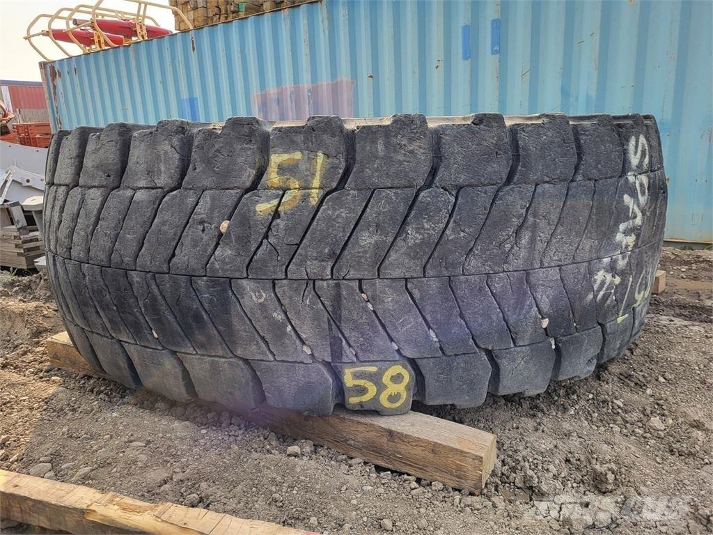 Bridgestone VREV タイヤ、ホイル、リム