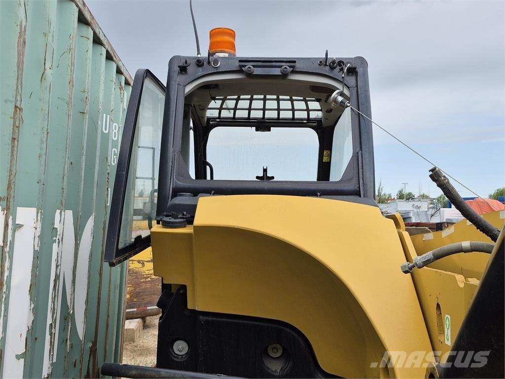 CAT TH560B 農業用テレハンドラー