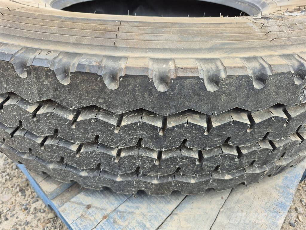 Firestone  タイヤ、ホイル、リム