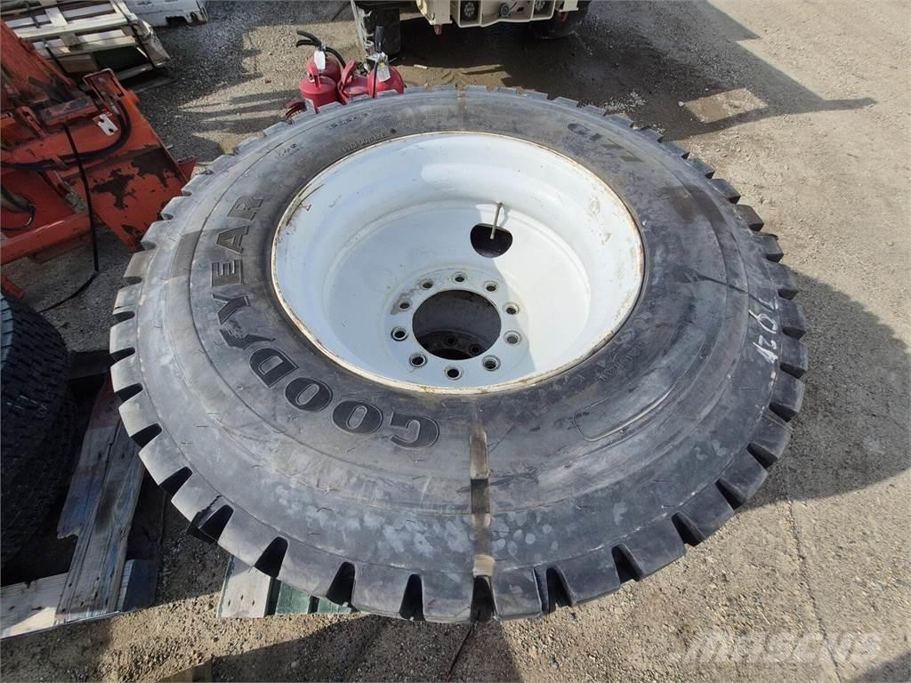Goodyear G177 タイヤ、ホイル、リム